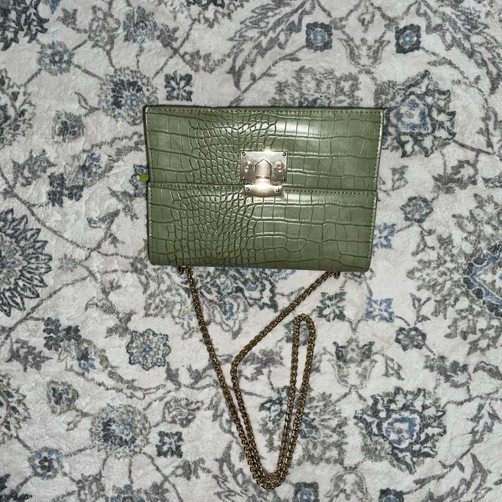 Green Crocodile-Embossed Chain Bag